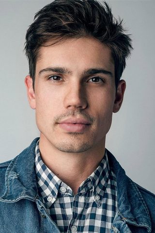 Tanner Novlan, photo 2 of 3