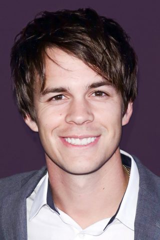 Johnny Simmons, photo 1 of 3