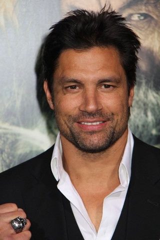 Manu Bennett, photo 3 of 3
