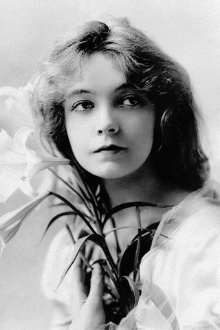 Lillian Gish, photo 1 of 3