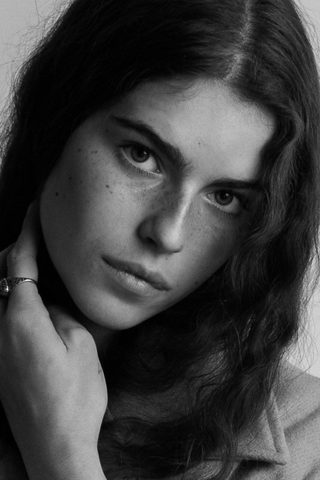 Perla Haney-Jardine, photo 2 of 3
