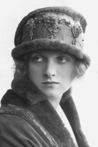 Gladys Cooper, photo 2 of 3