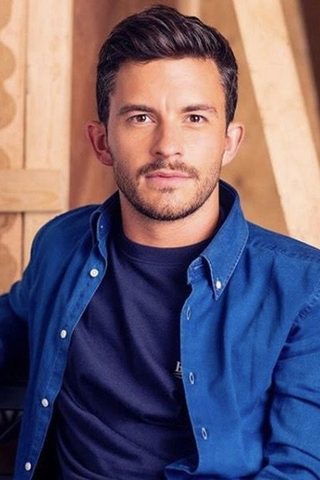 Jonathan Bailey, photo 2 of 3