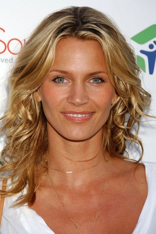 Natasha Henstridge, photo 1 of 3