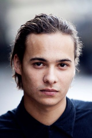Frank Dillane, photo 1 of 3