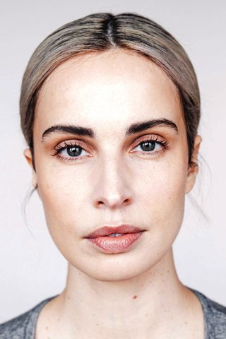 Heida Reed, photo 1 of 3