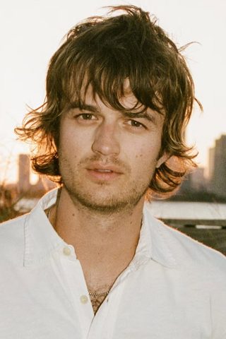 Joe Keery, photo 1 of 3