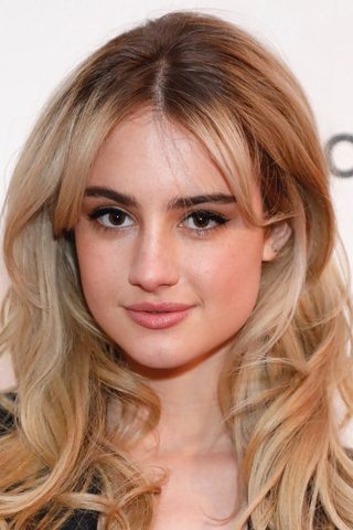 Grace Van Patten, photo 3 of 3