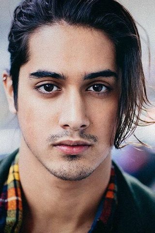 Avan Jogia, photo 2 of 3