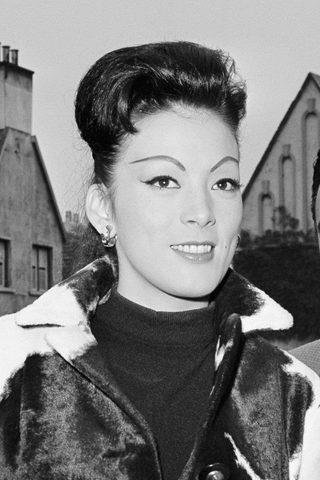 Tura Satana, photo 2 of 3