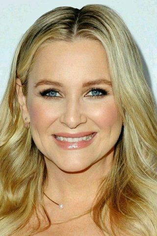 Jessica Capshaw, photo 2 of 3