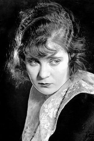 Mae Marsh, photo 3 of 3