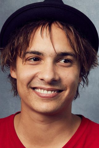 Frank Dillane, photo 2 of 3