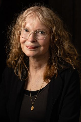 Mia Farrow, photo 2 of 3