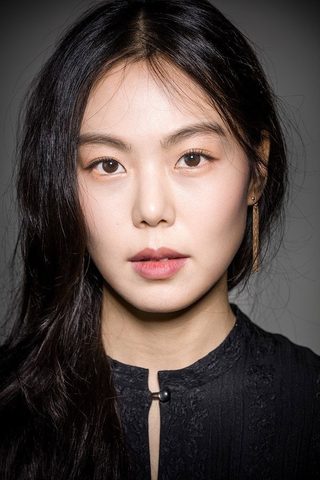 Kim Min-hee, photo 1 of 3