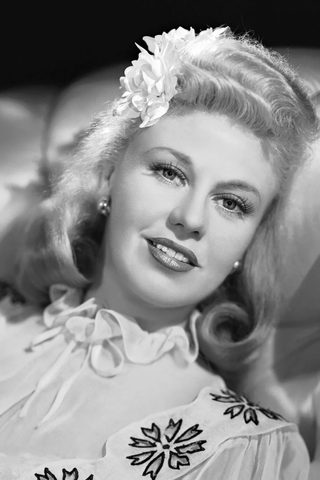 Ginger Rogers, photo 2 of 3