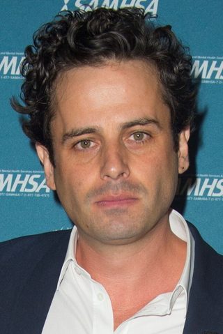Luke Kirby, photo 3 of 3