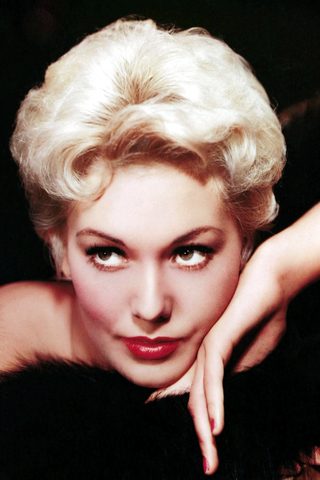 Kim Novak, photo 1 of 3