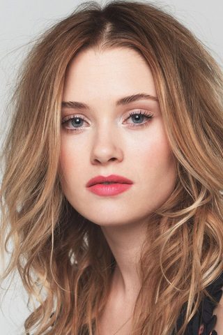 Virginia Gardner, photo 1 of 3