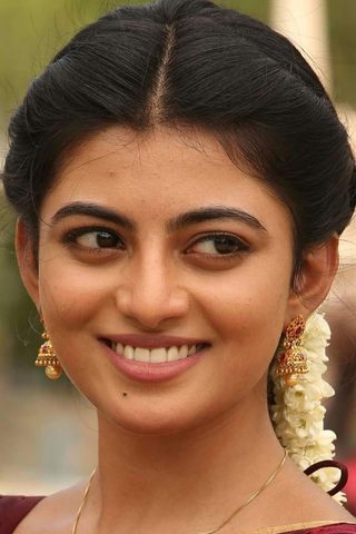 Anandhi, photo 3 of 3