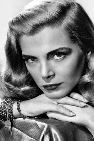 Lizabeth Scott, photo 1 of 3