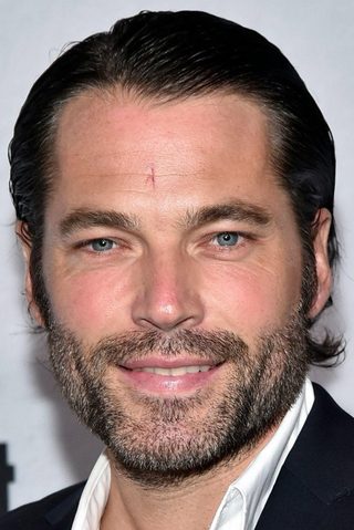 Tim Rozon, photo 1 of 3