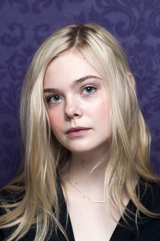 Elle Fanning, photo 2 of 3