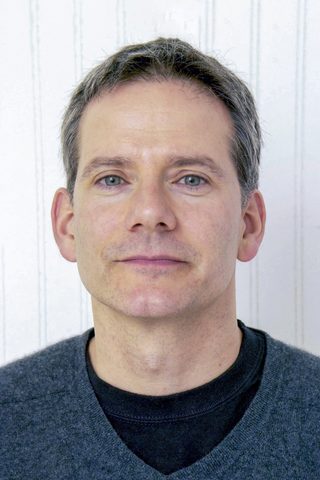 Campbell Scott, photo 2 of 3