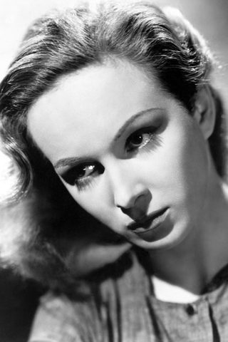Joan Greenwood, photo 1 of 3