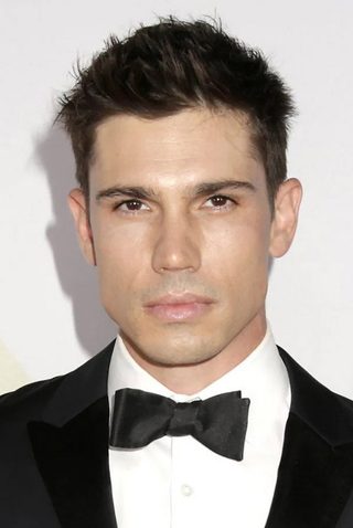 Tanner Novlan, photo 1 of 3