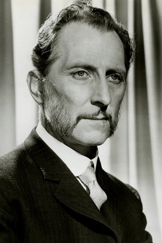 Peter Cushing, photo 2 of 3