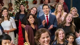 The Christmas Bow still 4