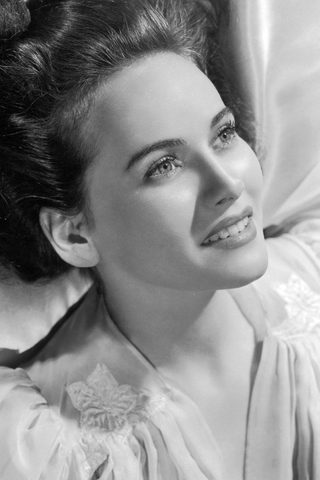 Teresa Wright, photo 2 of 3