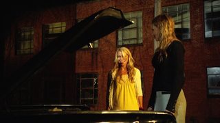 Julia X still 3