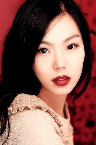 Kim Min-hee, photo 2 of 3