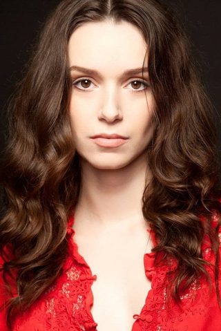 Alex Essoe, photo 1 of 3