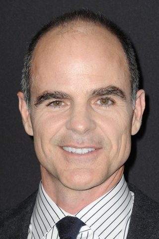 Michael Kelly, photo 2 of 3