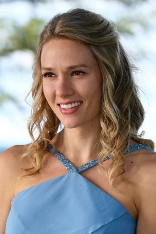 Tori Anderson, photo 1 of 3