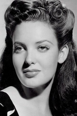 Linda Darnell, photo 2 of 3