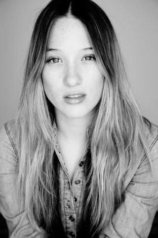 Sophie Lowe, photo 1 of 3