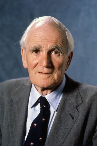 Desmond Llewelyn, photo 3 of 3