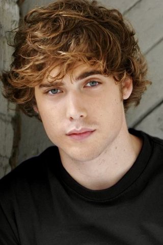 Dustin Milligan, photo 2 of 3