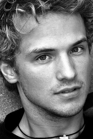 Freddie Stroma, photo 3 of 3