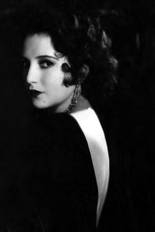 Bebe Daniels, photo 2 of 3