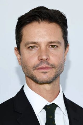 Jason Behr, photo 2 of 3