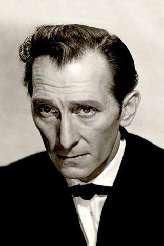 Peter Cushing, photo 1 of 3