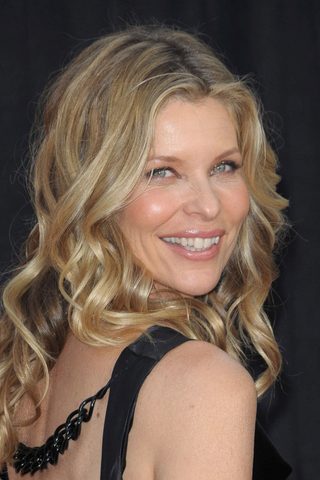 Kate Vernon, photo 2 of 3