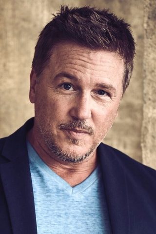 Lochlyn Munro, photo 1 of 3