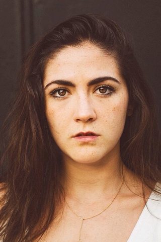 Isabelle Fuhrman, photo 1 of 3