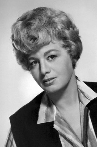 Shelley Winters, photo 2 of 3